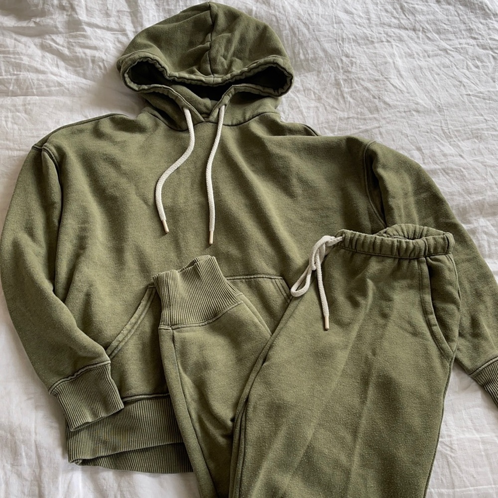 Lounge sweatpants & sweatshirt set
